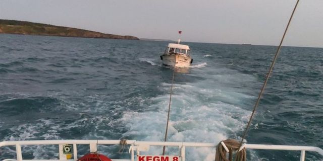İstanbul'da Kilyos açıklarında sürüklenen tekne kurtarıldı