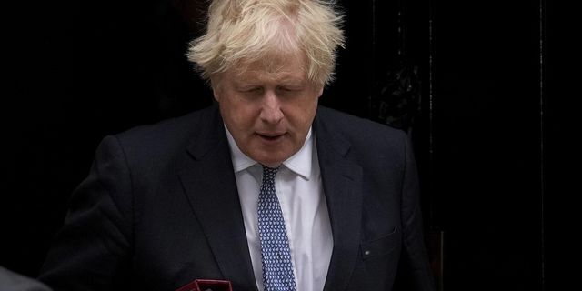 Johnson, Kovid-19 kısıtlamalarını ihlaliyle ilgili parlamentoyu yanılttığını kabul etti