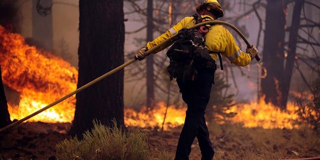 ABD'de orman yangınları nedeniyle yüzlerce bina tehdit altında