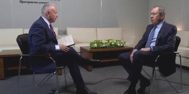 Lavrov "Rusya'ya diz çöktürmeliyiz" diyen İngiltere'ye BBC'de meydan okudu: Hadi yapın o zaman!