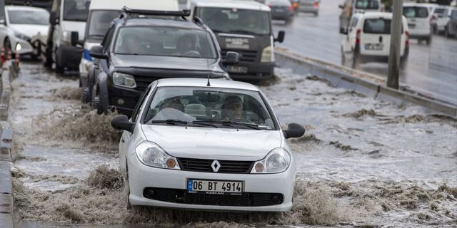 Ankara'da sağanak uyarısı: Valilikten "tedbirli olun" çağrısı