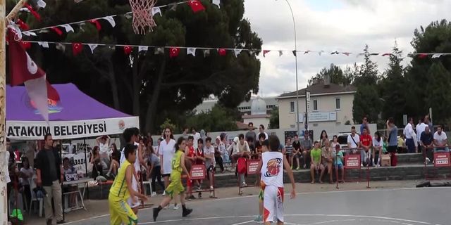 Atakum'da basketbol ve voleybol turnuvaları düzenlendi