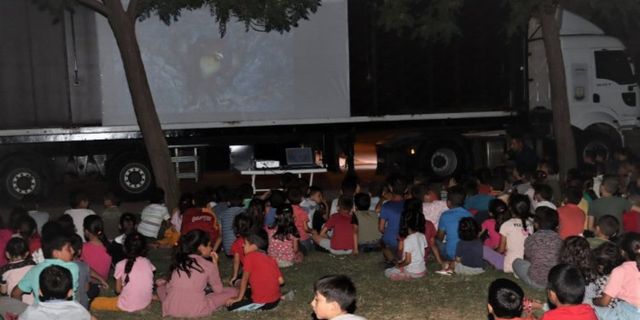 Eyyübiyeli çocuklar açık hava sineması ile buluştu