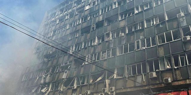 Ukrayna'da iş merkezine füzeli saldırı: 22 ölü, 100 yaralı