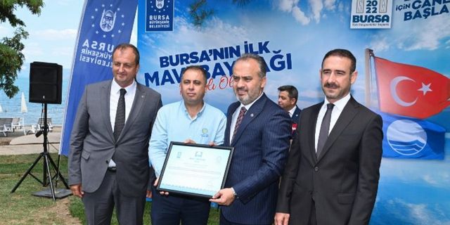 Bursa'da ilk 'mavi bayrak' İznik'te dalgalanıyor