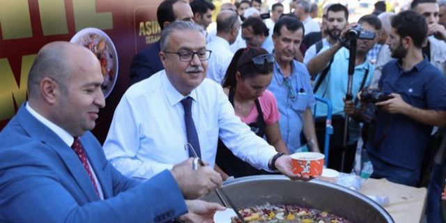 Diyarbakır'da aşure ikramı