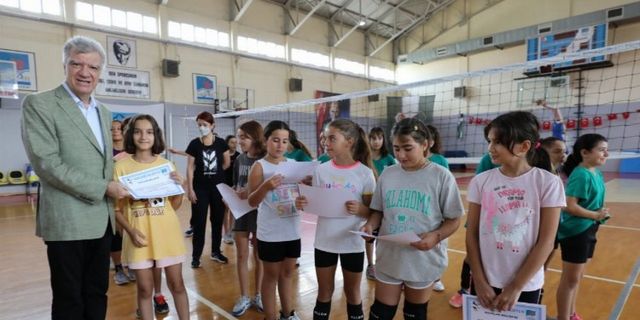 Genç sporcular İzmir Narlıdere'de yetişiyor