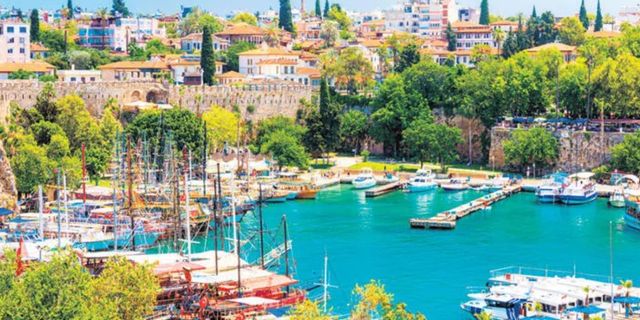 Ağustos'ta konut satışları düştü, en çok Ruslar ev aldı