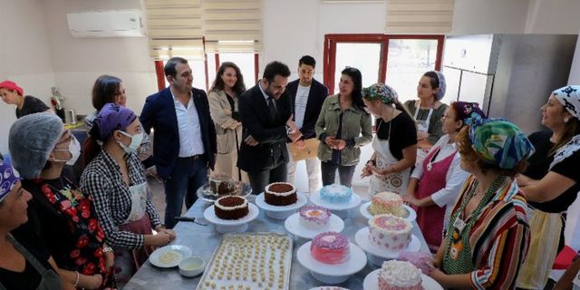 İzmir Narlıdere'nin 'Meslek Fabrikası'nda sertifika sevinci
