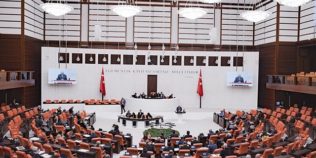 HDP'nin "Demokratik siyasetin önündeki engellerin kaldırılması" önergesi, AKP ve MHP oylarıyla reddedildi