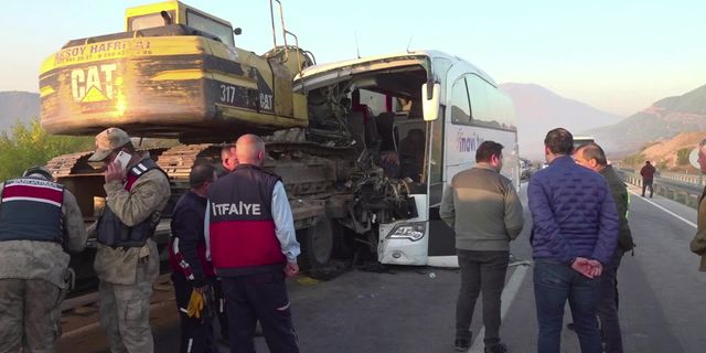 Amasya'da trafik kazası: 3 kişi hayatını kaybetti, 10 kişi yaralandı