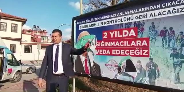 Burdur’da Kemal Kılıçdaroğlu'nun afişinin yer aldığı billboard tahrip edildi