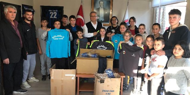 Edirne Süloğlu'ndan güreşçilere İstanbul destekli hediye