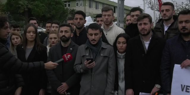 İYİ Partili gençler, TRT’nin Akşener yayınını kesmesini protesto etti