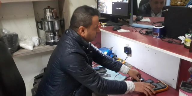 Osmaniyeli telefon satıcısı: Vatandaşlar tuşlu telefonlara dönüyor