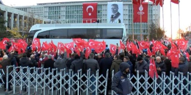 İstanbullular dikkat: Saraçhane mitingi nedeniyle bazı yollar trafiğe kapatıldı