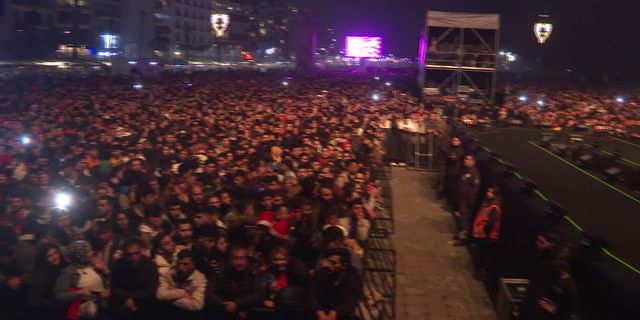 İzmir, 2023'ü Gülşen ile karşıladı