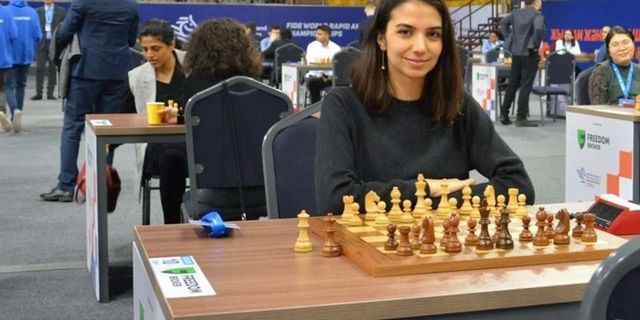 İranlı satranç oyuncusuna "Örtünmeden gelme" tehdidi!