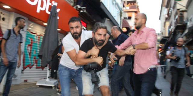 Mahkeme polis şiddetine maruz kalan AFP foto muhabiri Bülent Kılıç’a 30 bin lira tazminat ödenmesine hükmetti