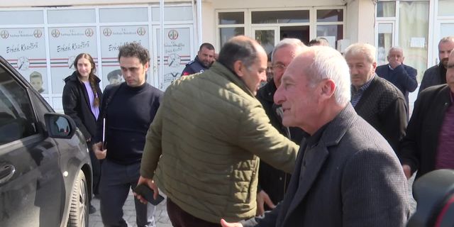 Başkan Tunç Soyer, Cevdetiye Ve Yarbaşı Belediyelerini Ziyaret Etti, Yer Fıstığı Üreticisine Destek Verdi