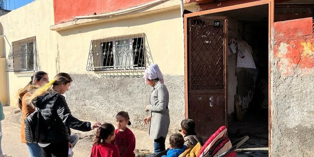 Ceyhan Belediyesi, 160 kişilik saha ekibiyle evlerde hasar ve durum tespiti yapıyor