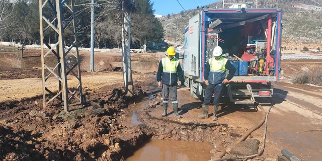 Mersin Büyükşehir'den deprem bölgelerinde içme suyu çalışması