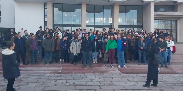 ODTÜ’lü öğrenciler yurtlara alınmama kararını rektörlük önünde protesto etti