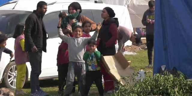 Suriyeli kadınlar, çocuklarıyla barınabilecekleri çadır istiyor