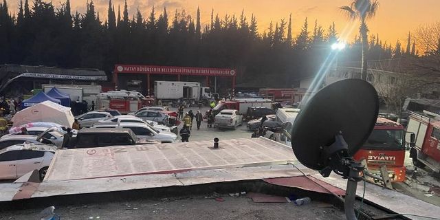 Turkcell, Vodafone, Türk Telekom deprem bölgesine baz istasyonu yapmadı, İzmir Büyükşehir yaptı!