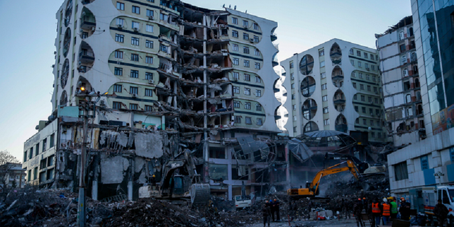 89 Kişinin hayatını kaybetmesine sebep olan bina inşaat halindeyken çökme meydana gelmiş