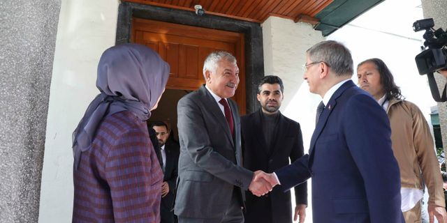Ahmet Davutoğlu, Adana Büyükşehir Belediye Başkanı Karalar’ı ziyaret etti