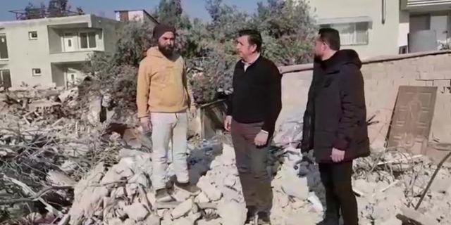 CHP'li Gaytancıoğlu Samandağlı depremzedelerle: Hasar tespitleri gelişi güzel yapılıyor