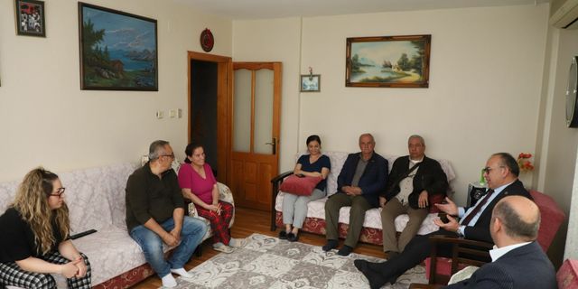 Turgutlu Belediye Başkanı Akın’dan kente gelen depremzede ailelere ziyaret  