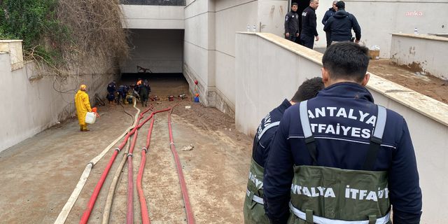 Antalya Büyükşehir Belediyesi İtfaiyesi, Şanlıurfa’da su tahliye çalışmalarına destek veriyor