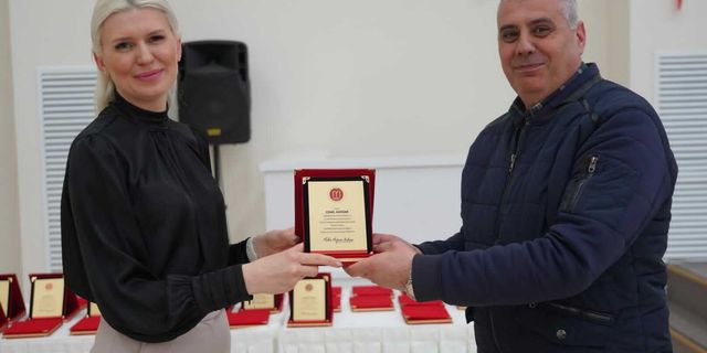 Bilecik Belediyesi'nde kadroya geçen memurlar ile emekliye ayrılan personel bir araya geldi