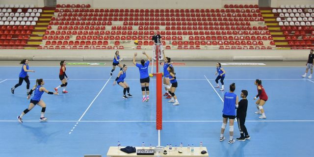Bozüyük Belediyesi kadın voleybol takımı, 1. Lig’e çıkmak için mücadele ediyor