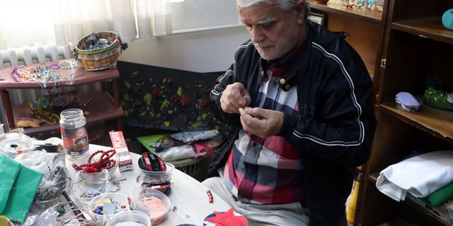 Edirne'de huzurevi sakinleri el sanatları atölyesinde huzur buluyor