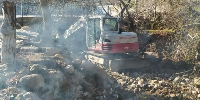Manisa Sakallı Mahallesi’nde MASKİ'de dere temizliği