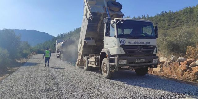 Muğla Büyükşehir Belediyesi, inşaat atıklarını asfalt malzemesine dönüştürüyor
