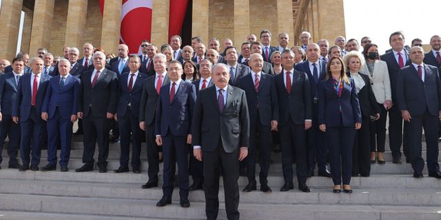 TBMM Başkanı Şentop başkanlığındaki devlet erkanı, Anıtkabir'i ziyaret etti
