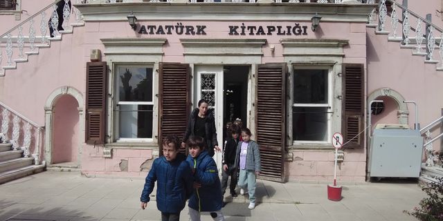 Bornova Belediyesi’nden depremzede çocuklar için moral etkinliği