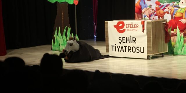 Efeler Belediyesi, depremzede çocukları ‘Nasreddin Hoca ve Çocuklar’ oyunuyla buluşturdu