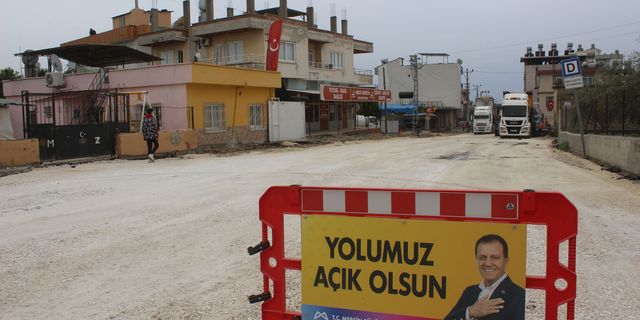 Mersin Büyükşehir’in yol asfalt ekipleri, çalışmalarını sürdürüyor