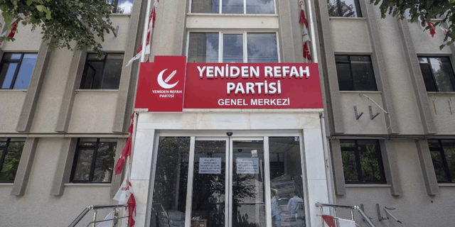 Yeniden Refah Partisi Konyaaltı İlçe yönetimi topluca istifa etti