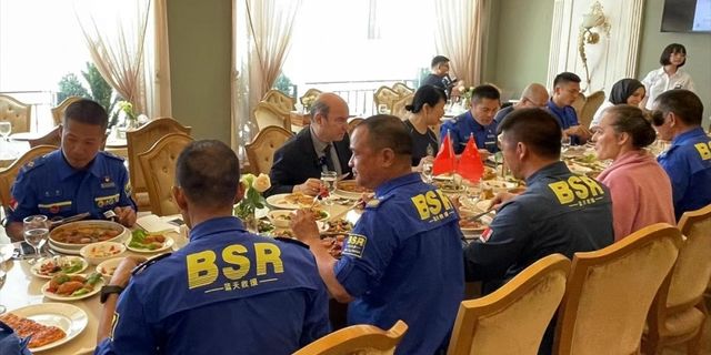 Çinli arama kurtarma ekibi Blue Sky'ın üyeleri, Türk mutfağının lezzetlerini tattı