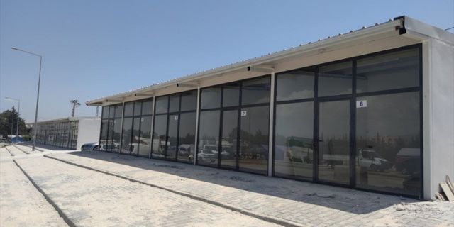 Hatay'da yapımı tamamlanan 96 prefabrik iş yerinin anahtarı teslim edildi