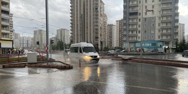 Kayseri'de sağanak ve dolu etkili oldu