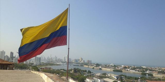 Kolombiya, ABD ile düzensiz göçmenlerin iadesi programını geçici olarak askıya aldı