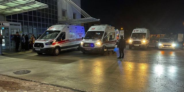 Tokat'ta kamyonet ile otomobilin çarpıştığı kazada 6 kişi yaralandı