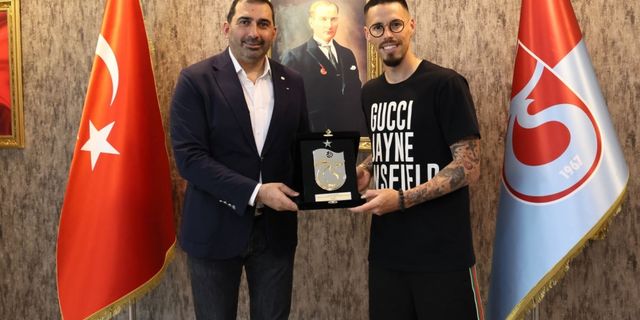 Trabzonspor'dan, futbolu bırakan Marek Hamsik'e teşekkür plaketi